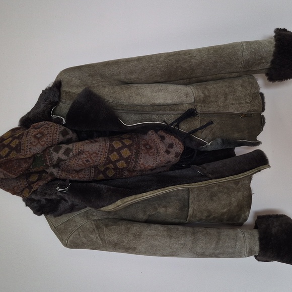 Real Shearling Jacket - Picture 8 of 8